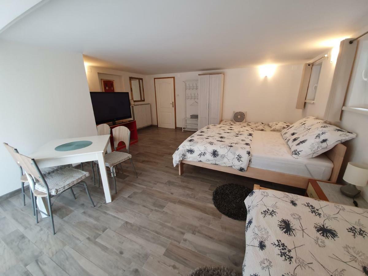 Rooms Jurca Postojna Exterior photo